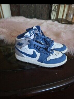 Nike Air Jordan 1 Retro High OG True Blue White Grey